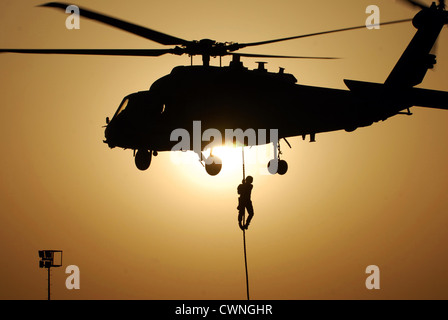 Iraqi Special Operations Forces soldiers hone their fast-roping skills during helicopter operations training April 22, 2005 at Al Asad, Iraq. Stock Photo