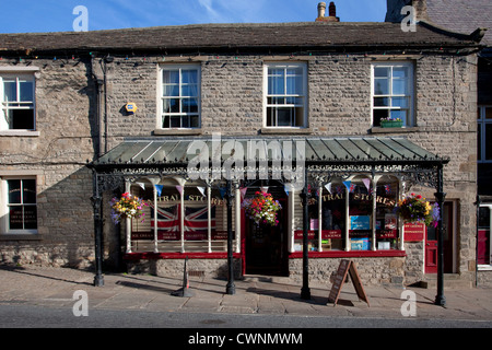 Middleham Village Store, North Yorkshire Dales, near Leyburn, Richmondshire, UK Stock Photo