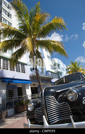 BLACK 1940S BUICK EIGHT COUPE PARK CENTRAL HOTEL OCEAN DRIVE SOUTH BEACH MIAMI BEACH FLORIDA USA Stock Photo