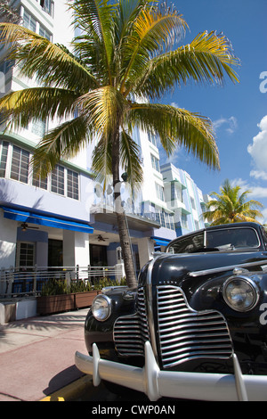 BLACK 1940S BUICK EIGHT COUPE PARK CENTRAL HOTEL OCEAN DRIVE SOUTH BEACH MIAMI BEACH FLORIDA USA Stock Photo