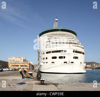 Royal Caribbean International Cruise Line 'Mariner of the Seas' arriving on berth at early morning in the Port of Palma de Mallo Stock Photo