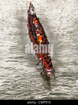 Snake boat paddling - racing to finishing point in Nehru trophy boat race alleppey, Alappuzha, kerala Stock Photo