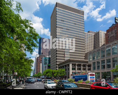 View down the Magnificent Mile from near the Michigan Avenue Bridge, North Michigan  Avenue, Chicago, Illinois, USA Stock Photo - Alamy