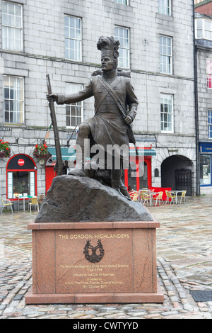 the gordon highlanders statue castlegate aberdeen scotland uk