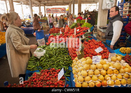 Türkei, Istanbul, Besiktas, Samstagsmarkt Abteilung Obst und Gemüse ...