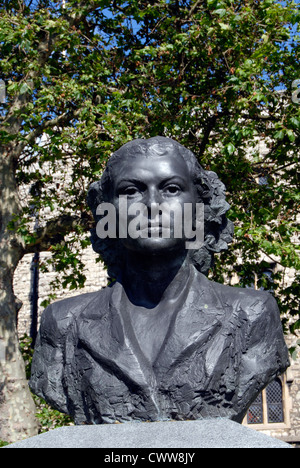 Special Operations Executive, monument,sculpture in Albert Embankment of Violette Szabo Stock Photo