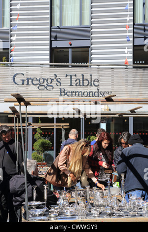 The weekly Friday morning Bermondsey antiques market in front of the Bermondsey Square Hotel, in Southwark, SE London, UK Stock Photo