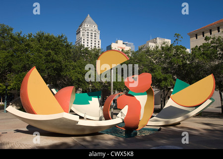 DROPPED BOWL WITH SCATTERED ORANGE SLICES AND PEELS FOUNTAIN METRO DADE PARK MIAMI FLORIDA USA Stock Photo