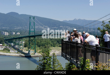 Tourists at Prospect viewing point in Stanley Park Vancouver in front of the Lions Gate Bridge, Vancouver, Canada Stock Photo