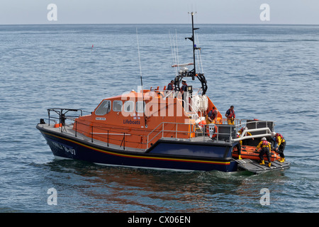 Cromer Lifeboat recovering the on-board Y-boat Stock Photo