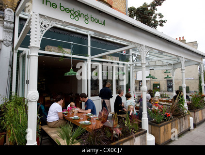 The Begging Bowl Thai restaurant in Bellenden Road, Peckham, London, Britain Stock Photo