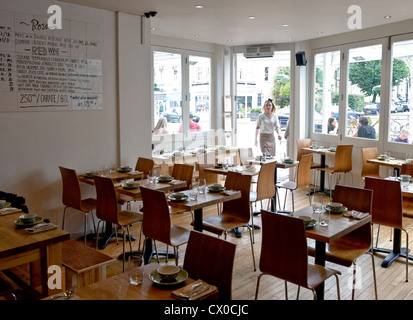 The Begging Bowl Thai restaurant in Bellenden Road, Peckham, London, Britain Stock Photo