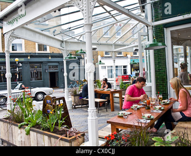 The Begging Bowl Thai restaurant in Bellenden Road, Peckham, London, Britain Stock Photo