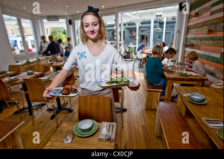 The Begging Bowl Thai restaurant in Bellenden Road, Peckham, London, Britain Stock Photo