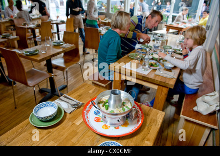 The Begging Bowl Thai restaurant in Bellenden Road, Peckham, London, Britain Stock Photo