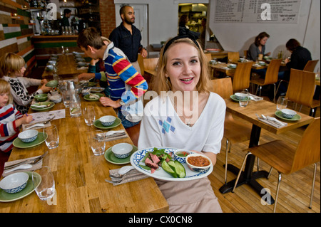 The Begging Bowl Thai restaurant in Bellenden Road, Peckham, London, Britain Stock Photo