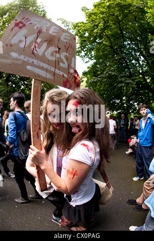 Dublin Zombie Walk - Two zombie girls offering free hugs Stock Photo