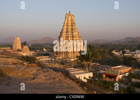 Elk201-2611 India, Karnataka, Hampi, Hampi Bazaar, Virupaksha Temple, main gopuram Stock Photo