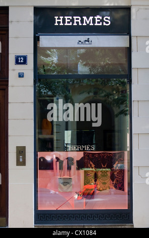 Luxury store, Hermes handbag, a fashion store in Parizska street Prague,  Old Town, Czech Republic Stock Photo - Alamy