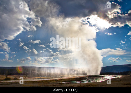 Old Faithful geyser erupting, Yellowstone National Park, Wyoming, USA Stock Photo