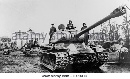 Soviet tanks in a street of Berlin before the assault of the German ...