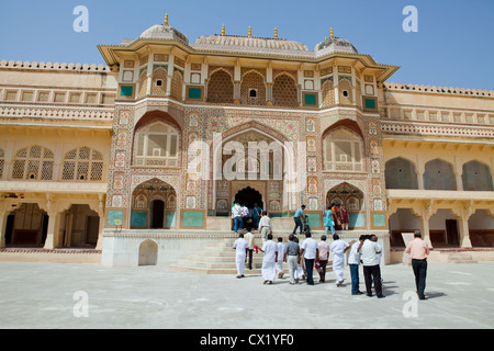 Indian tourists entering Ganesh Pol in Amer Fort, Jaipur Stock Photo
