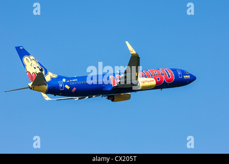 Passenger jet plane taking off form Düsseldorf International Airport. TUIfly, Boeing 737-800, Stock Photo