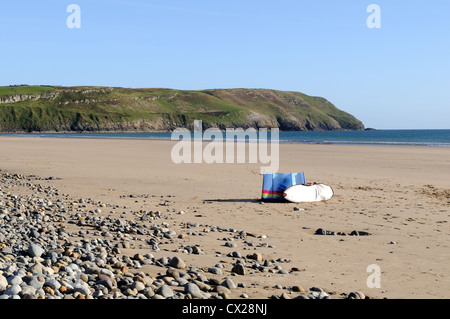 Windbreak  and surf board on Porth Neigwl or Hells Mouth beach near Abersoch Llyn peninsula Gwynedd Wales Cymru uK GB Stock Photo