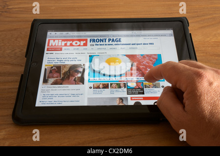 The Daily Mirror electronic version as seen on a tablet computer Stock Photo