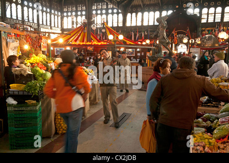 Central market in Santiago de Chile, typical scene, picture 2 of 5 (also in the frame a man meeting his lover or friend) Stock Photo