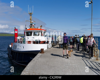 dh MV Graemsay Moaness Pier HOY ORKNEY Scottish Tourist boarding Orkney Ferries island passenger ferry summer Stock Photo