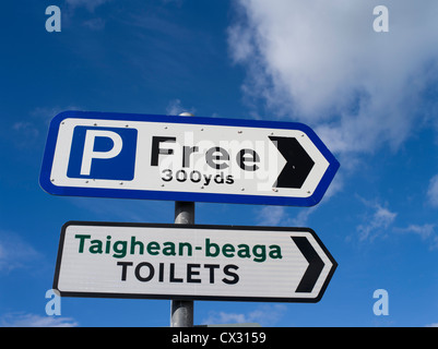 dh toilet signs SIGNPOST UK Bilingual sign scotland three ways to say public toilets gaelic language services Stock Photo