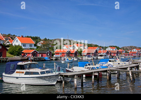 Red wooden boat huts in the harbour at Hamburgsund, Bohuslän, Sweden Stock Photo