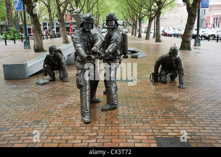 Bronze statues of Seattle Firemen-2 Stock Photo