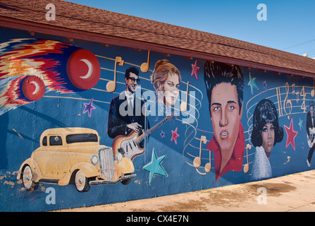 Elvis Presley, Buddy Holly, Aretha Franklin and other 1950's rock'n'roll stars in mural in Clovis, New Mexico, USA Stock Photo