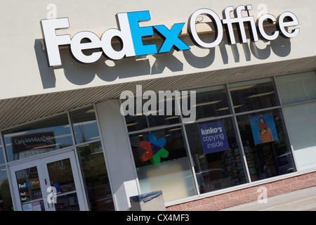 Fedex office entrance hi-res stock photography and images - Alamy