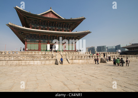Tourists visit the great Hall at Gyeongbokgung Palace, Korea's version of the Forbidden City in Seoul Stock Photo