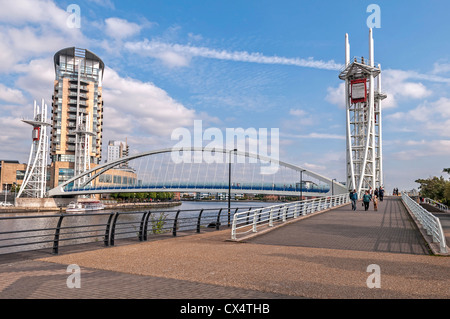 Salford Quays. Lift footbridge at the Lowry centre. Stock Photo
