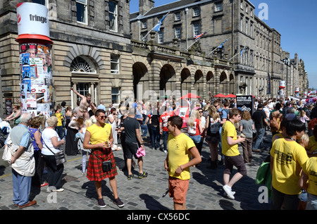 Festival goers and performers mingle on the Royal Mile during the annual Edinburgh Fringe Festival. Stock Photo