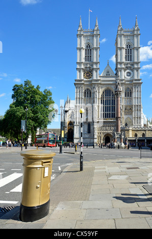 Royal Mail post box painted gold for press launch to promote national scheme to reward home towns of Olympic gold medal winners Stock Photo