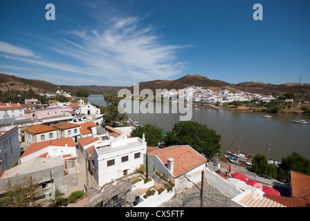 ALGARVE, PORTUGAL. The picturesque town of Alcoutim, with a view across the Rio Guadiana to Sanlucar de Guadiana in Spain. 2012. Stock Photo