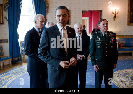 US President Barack Obama waits in the Blue Room of the White House April 28, 2011 before announcing personnel changes in the East Room. Standing with the President, from left, are: Vice President Joe Biden, Ambassador Ryan Crocker, Secretary of Defense Robert Gates, and General David Petraeus. Stock Photo