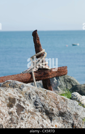 Rusty Anchor Above the Beach, Beesands, Start Bay, South Devon, UK Stock Photo