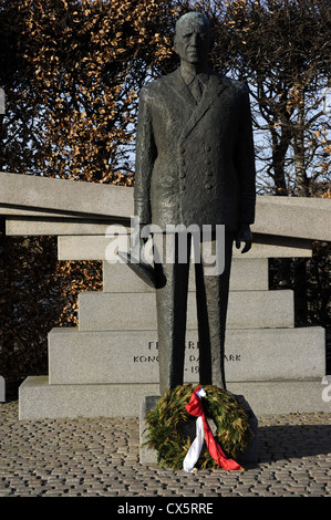 Frederick IX of Denmark (1899-1972). King of Denmark. Bronze statue by Knud Nellemose (1908-1997), 1981. Copenhagen. Denmark. Stock Photo