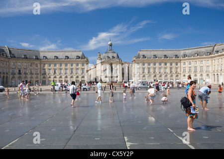 Place de la Bourse and the Miroir d'eau, Bordeaux, France Stock Photo