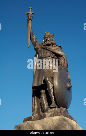 The statue of King Alfred the Great looks down over the city of Winchester, historic capital of the ancient kingdom of Wessex. Hampshire, England, UK. Stock Photo