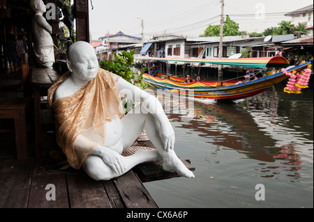Visit to Baan Sinlapin on the West side of Bangkok in the Khlong Bang Luang artist village. Stock Photo