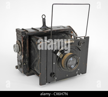 This is a vintage Fleet Street press camera - a Peeling and Van Neck (VN) 9cmx 12cm plate camera used by photographers between the 1930's and the 1950's PROPERTY RELEASE NOT REQUIRED COMPANY NO LONGER EXISTS Stock Photo