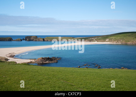 Sandy Beach connecting St Ninian's Isle to Bigton Mainland, Shetland, UK LA005713 Stock Photo