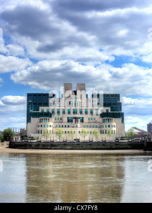 British Secret Intelligence Service building, 85 Albert Embankment, Vauxhall Cross, London, UK Stock Photo